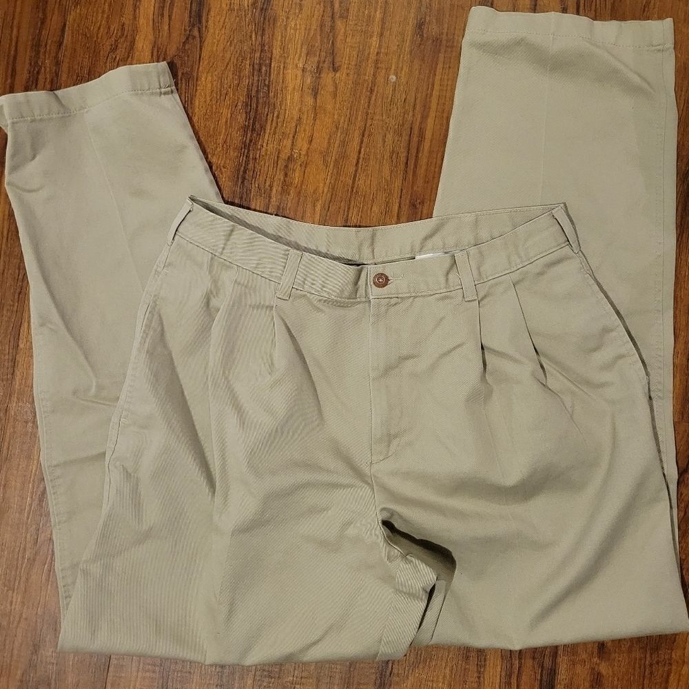 𝅺4/$25 34x32 Farah khakis good condition